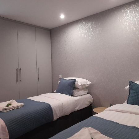 Apartments Heathrow - Hounslow Cranford Екстер'єр фото