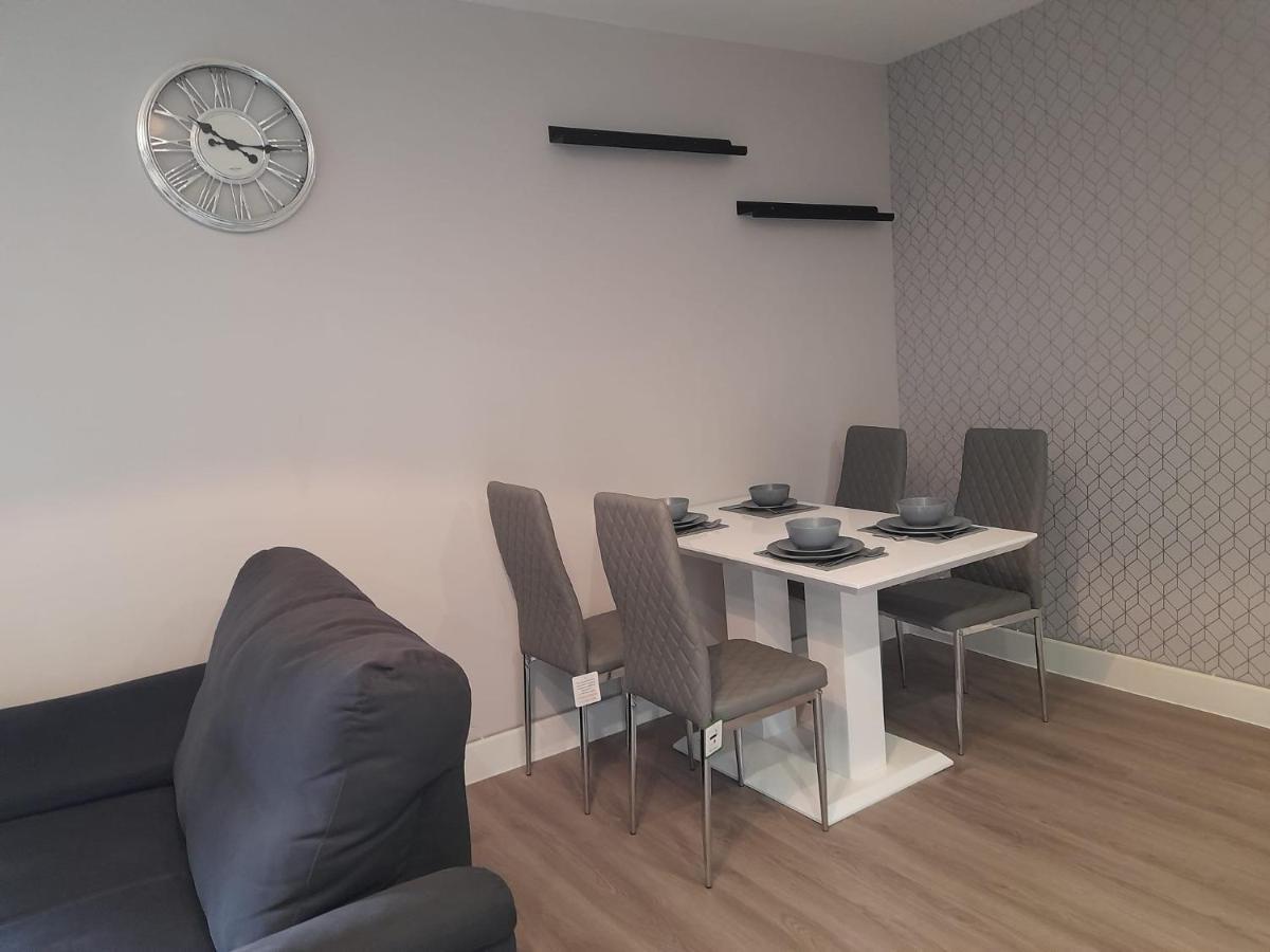 Apartments Heathrow - Hounslow Cranford Екстер'єр фото