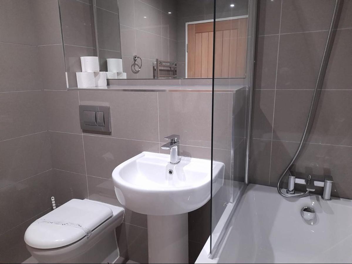 Apartments Heathrow - Hounslow Cranford Екстер'єр фото