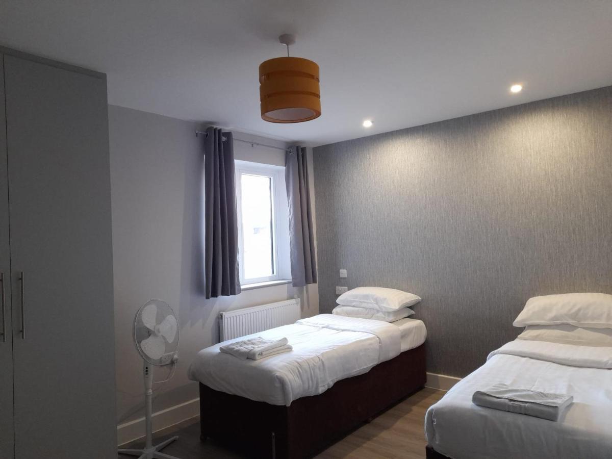 Apartments Heathrow - Hounslow Cranford Екстер'єр фото