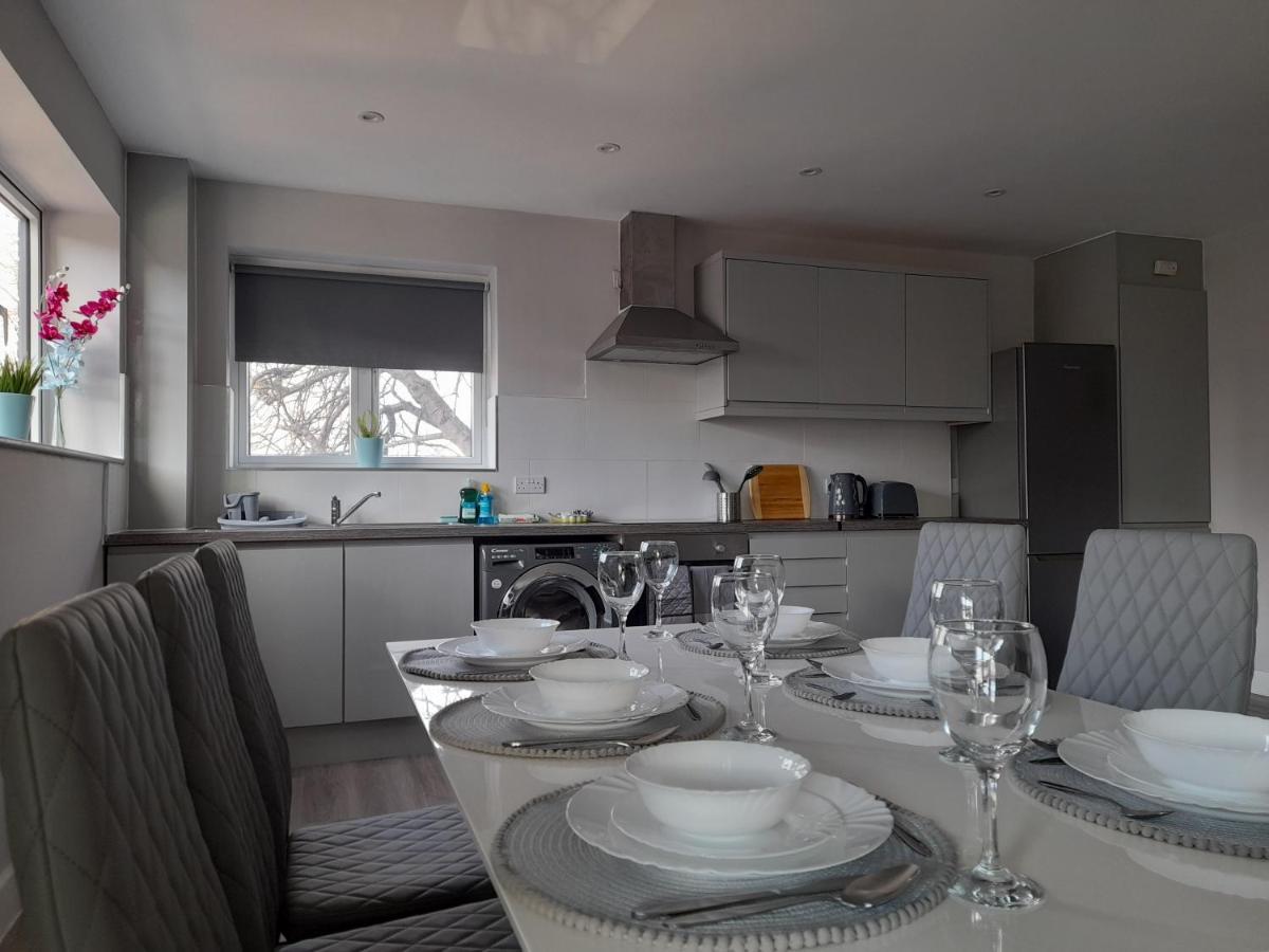 Apartments Heathrow - Hounslow Cranford Екстер'єр фото
