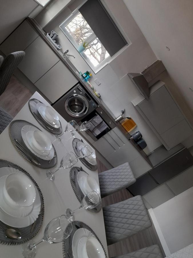 Apartments Heathrow - Hounslow Cranford Екстер'єр фото